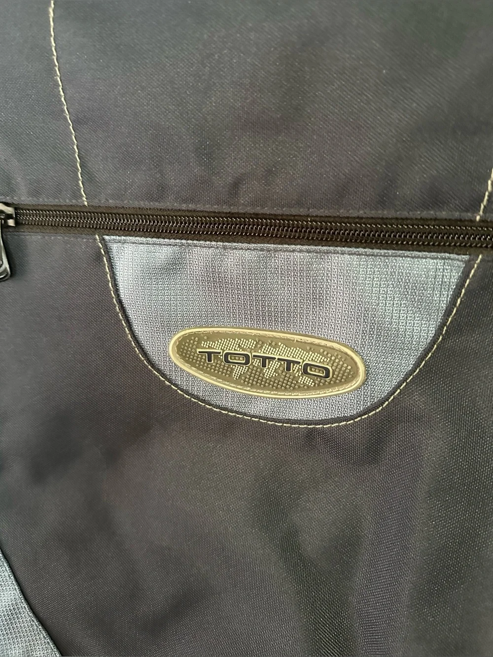 Totto Crossbody Messenger Bag Approximately 15 X 13 X 6 - multiple pockets